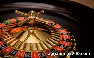 爱游戏深度解析：龙虎玩法背后的概率逻辑与策略智慧