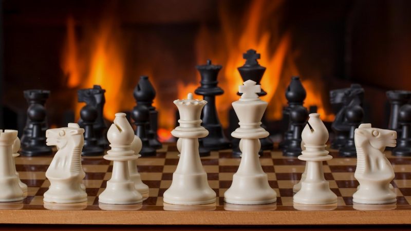 爱游戏深度解析：二十一点与五子棋残局技巧、概率博弈与返点策略全指南