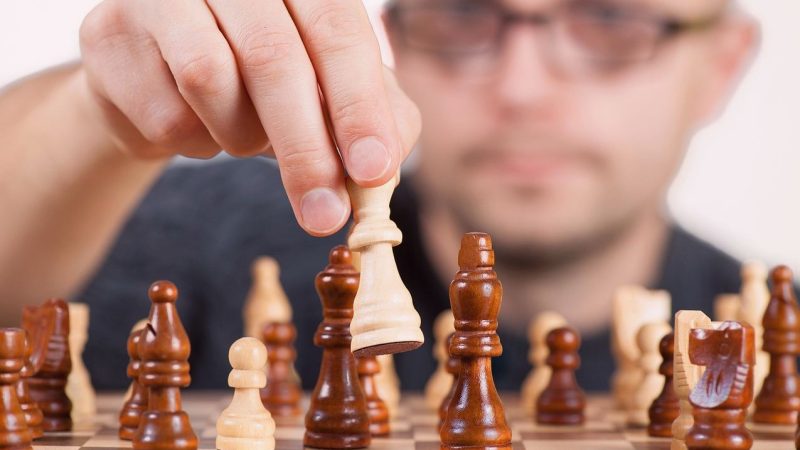 爱游戏深度解析：德州扑克制胜战术与应对技巧全攻略